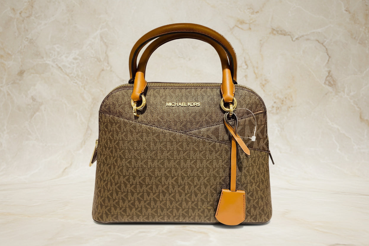 MICHAEL KORS CINDY DOME MEDIUM IN SIGNATURE LOGO BROWN