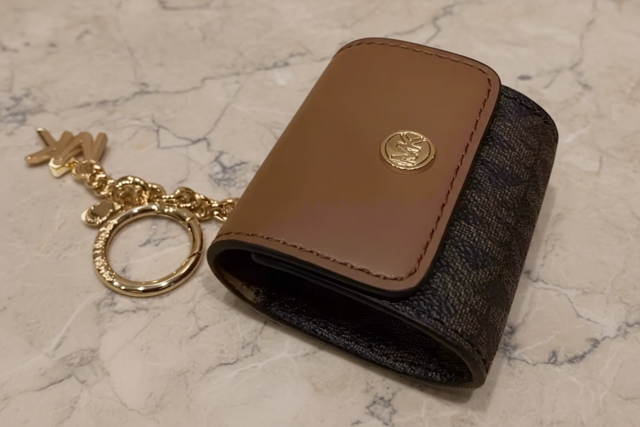 MICHAEL KORS AIRPOD CASE