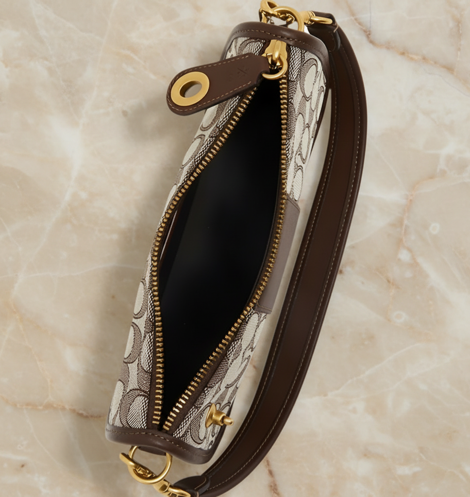 تخفيضات هائلة! ‼️‼️ حقيبة يد من قماش الجاكار من ماركة كوتش - بدون بطاقة السعر