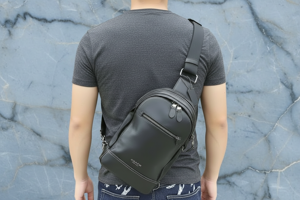 COACH GRAHAM SLINGPACK - BLACK LEATHER