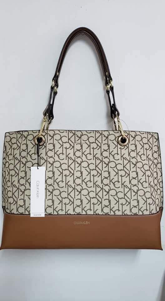 CALVIN KLEIN TOTE IN SIGNATURE LOGO BEIGE/BROWN- XL OPEN WITH LARGE ZIP POUCH & LONG STRAP
