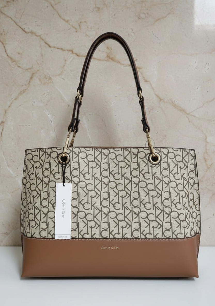 CALVIN KLEIN TOTE IN SIGNATURE LOGO BEIGE/BROWN- XL OPEN WITH LARGE ZIP POUCH & LONG STRAP