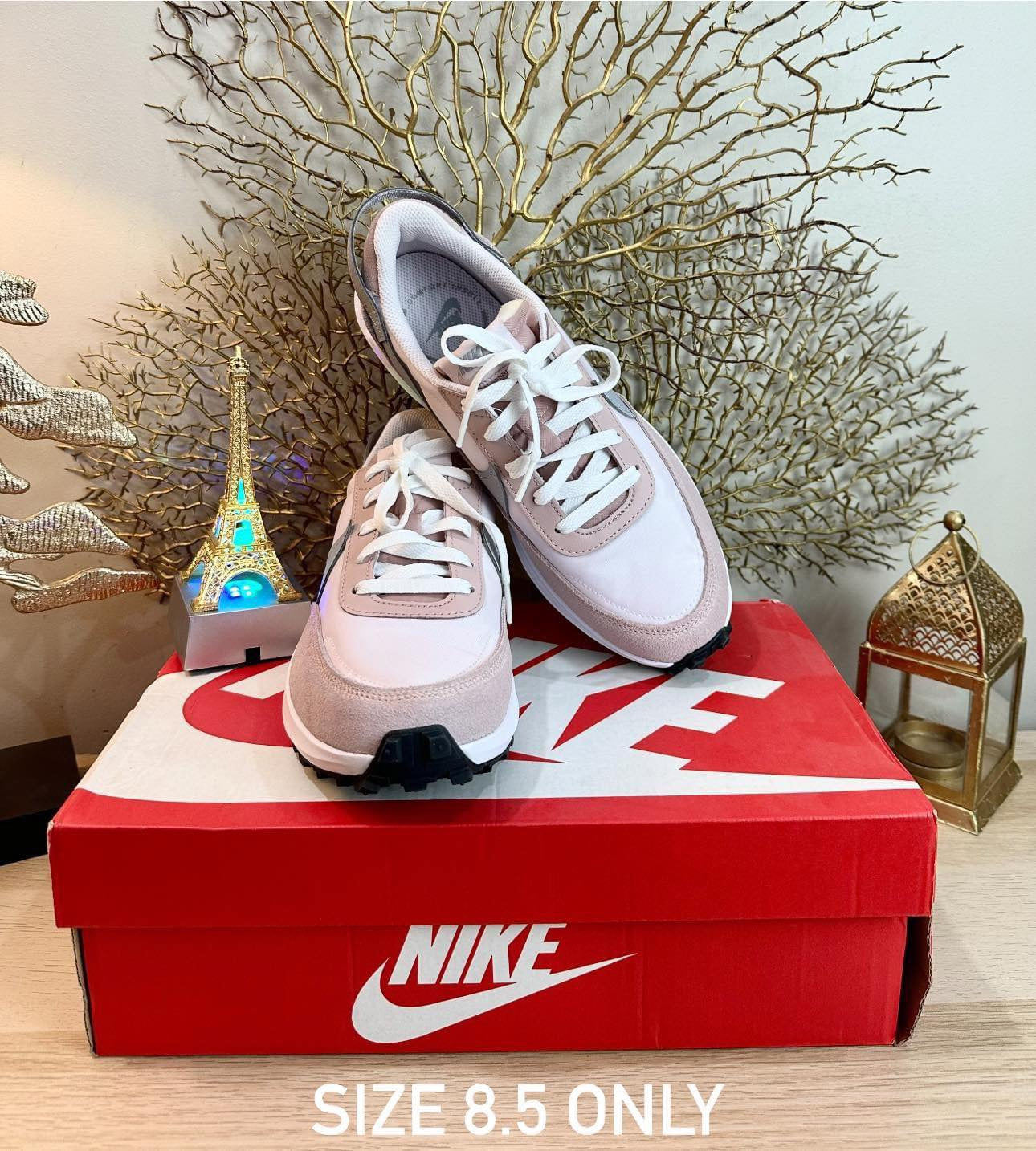 NIKE WAFFLE DEBUT WOMEN’S SHOES - SIZE: US 8.5/EURO 40/25.5CM
