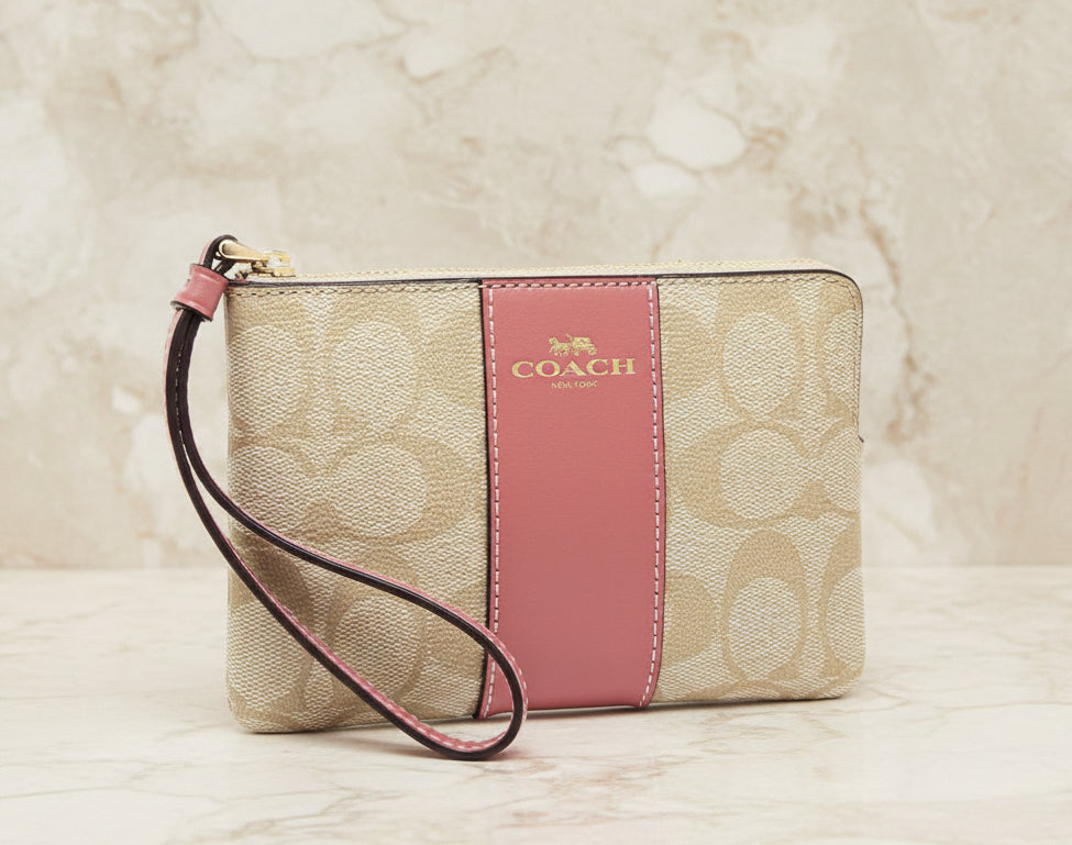 COACH SMALL CORNER SINGLE ZIP WRISTLET - SIGNATURE LIGHT KHAKI PINK