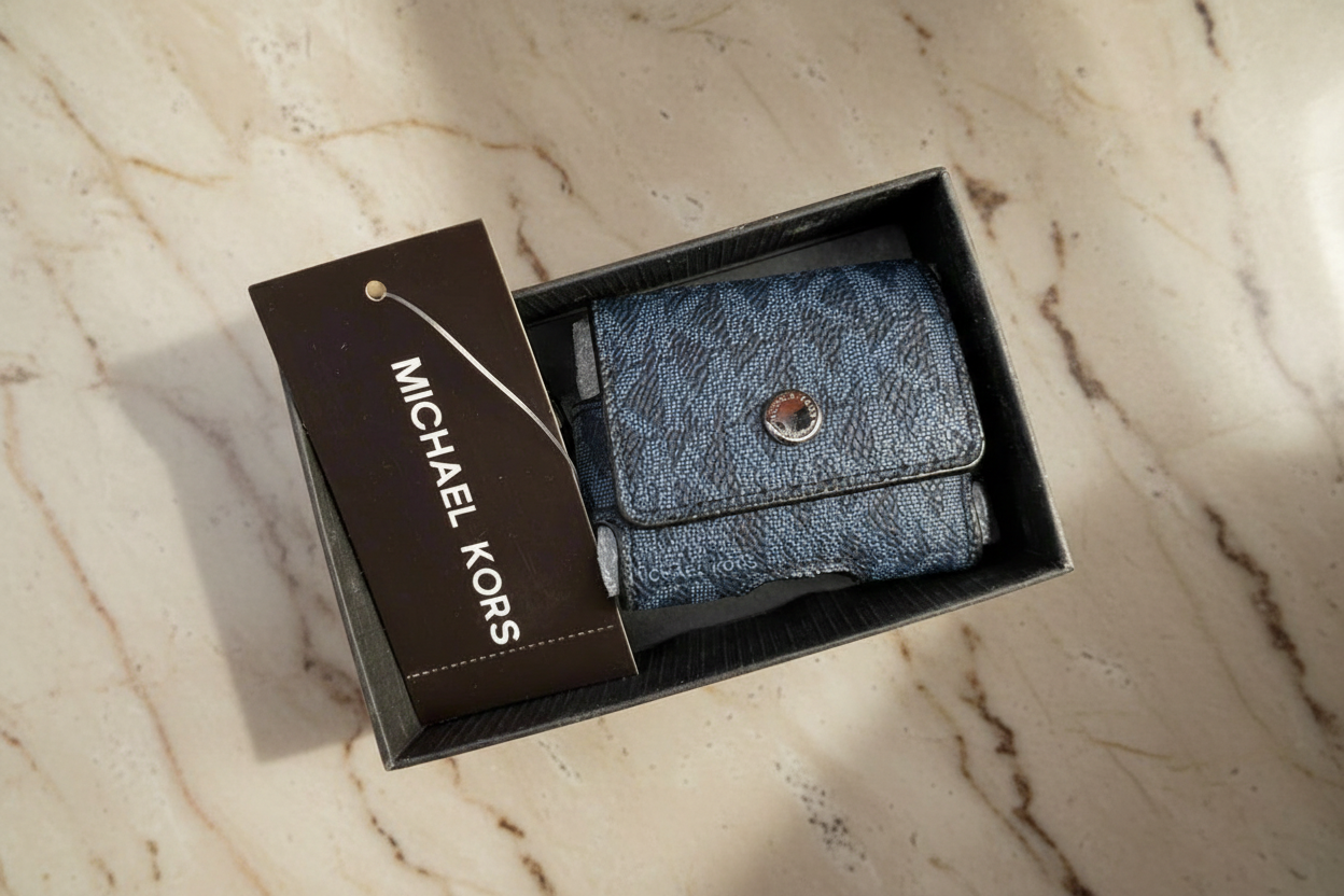Michael Kors Unisex Expandable Airpod/ Earbud Case MK Signature Admiral In Gift Box
