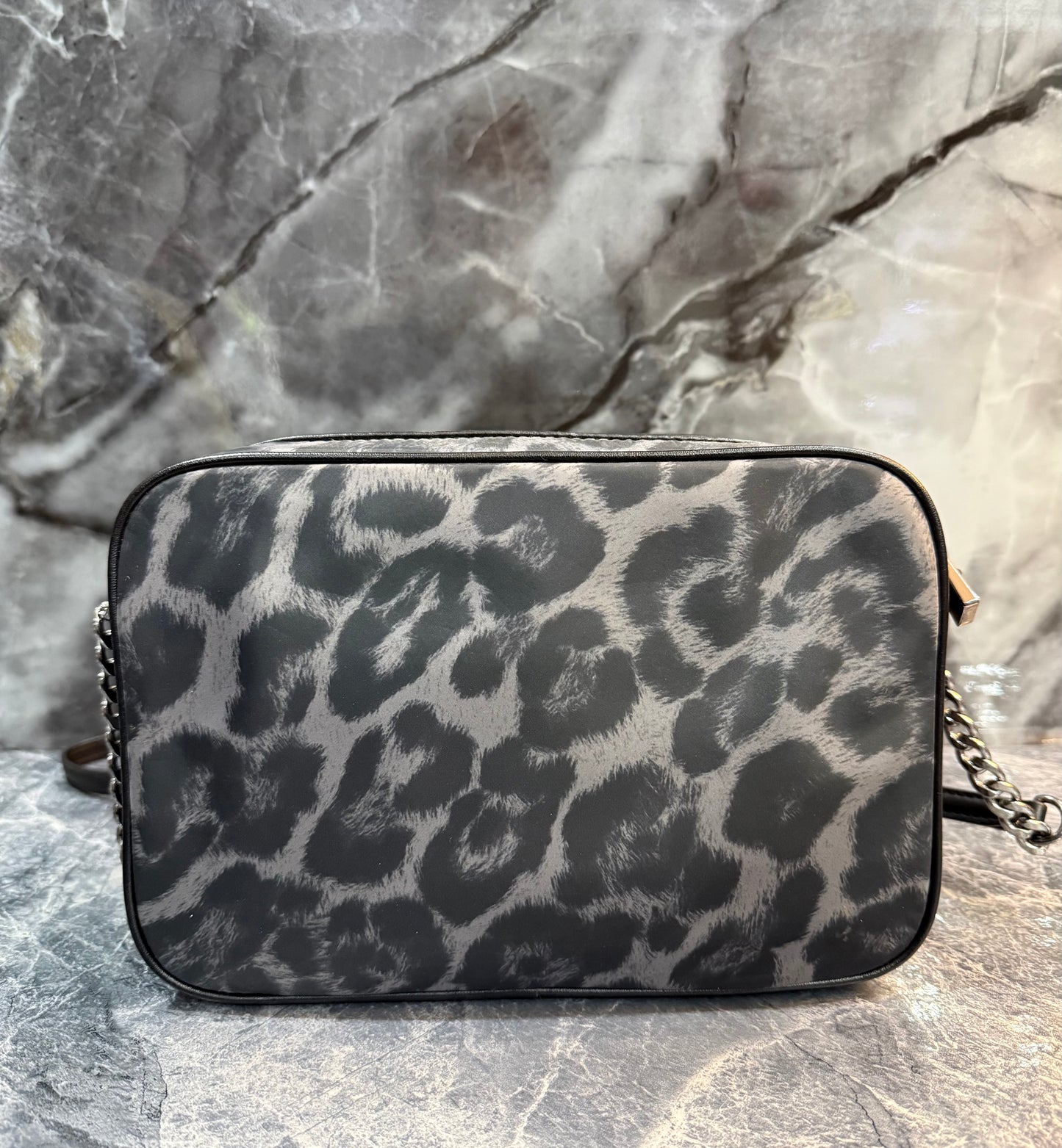 MICHAEL KORS EW JET SET NYLON CHAIN CROSSBODY - BLACK/GREY GUN METAL