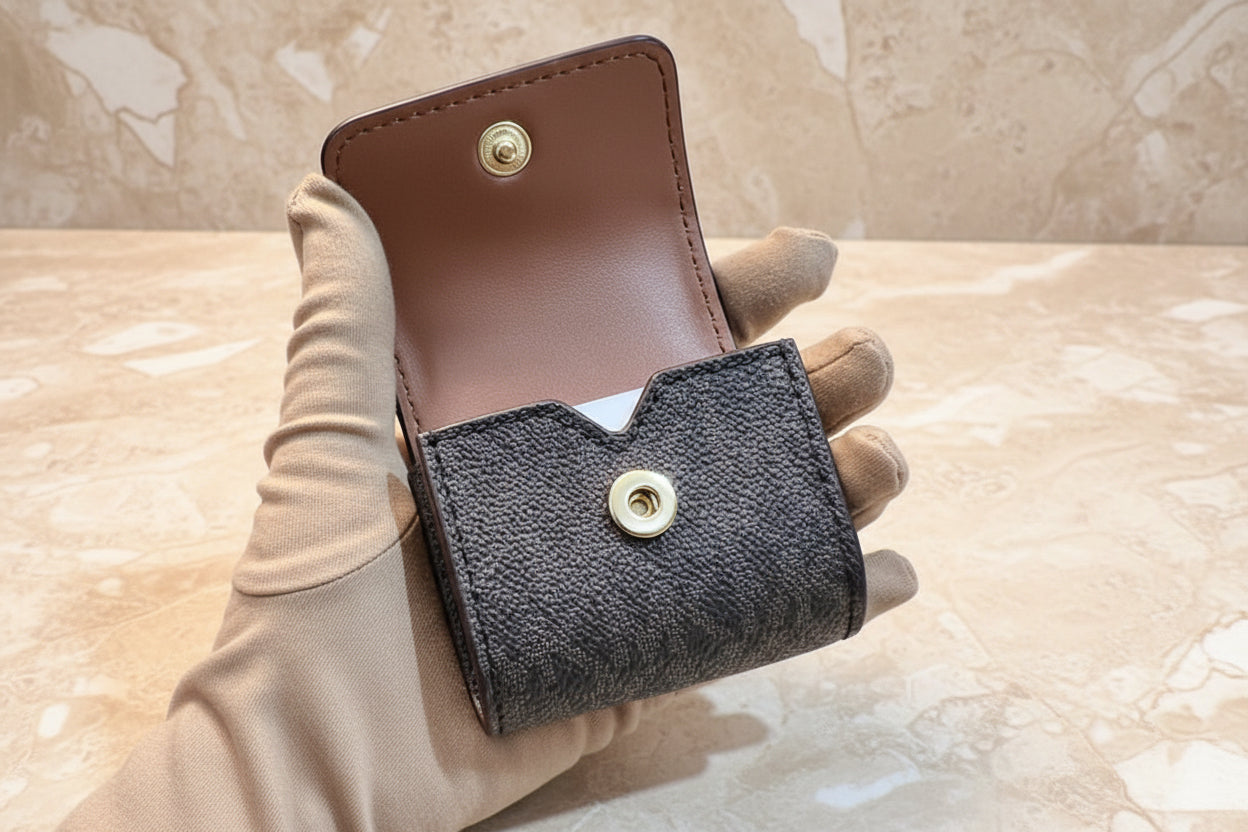 MICHAEL KORS AIRPOD CASE