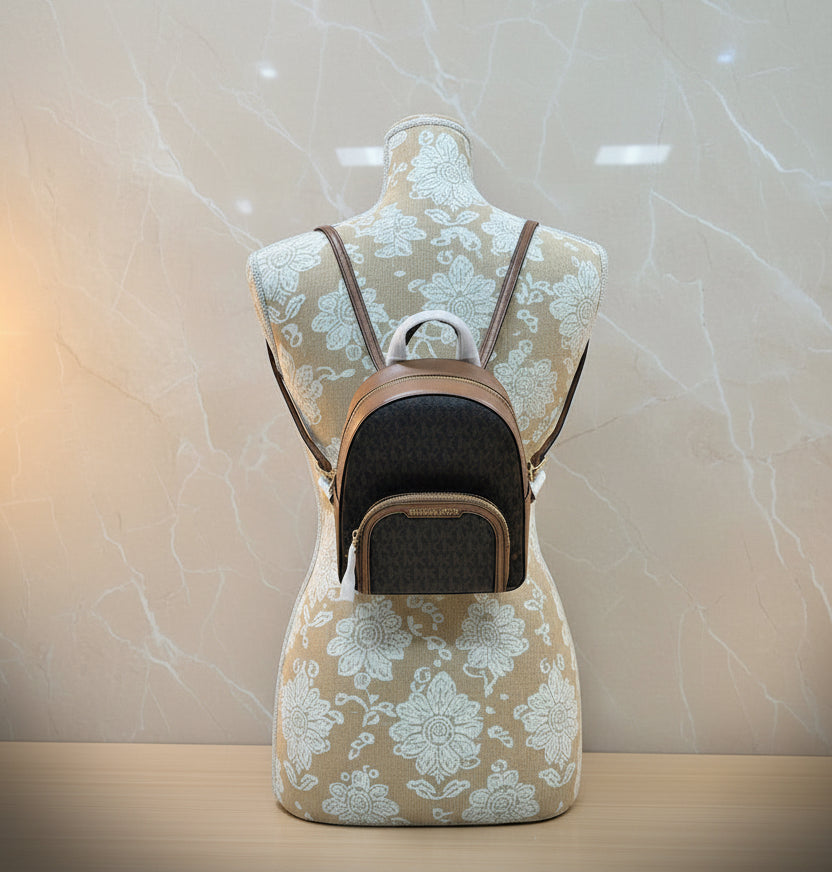 حقيبة ظهر مايكل كورس جايسي مقاس XS، لون بني مميز