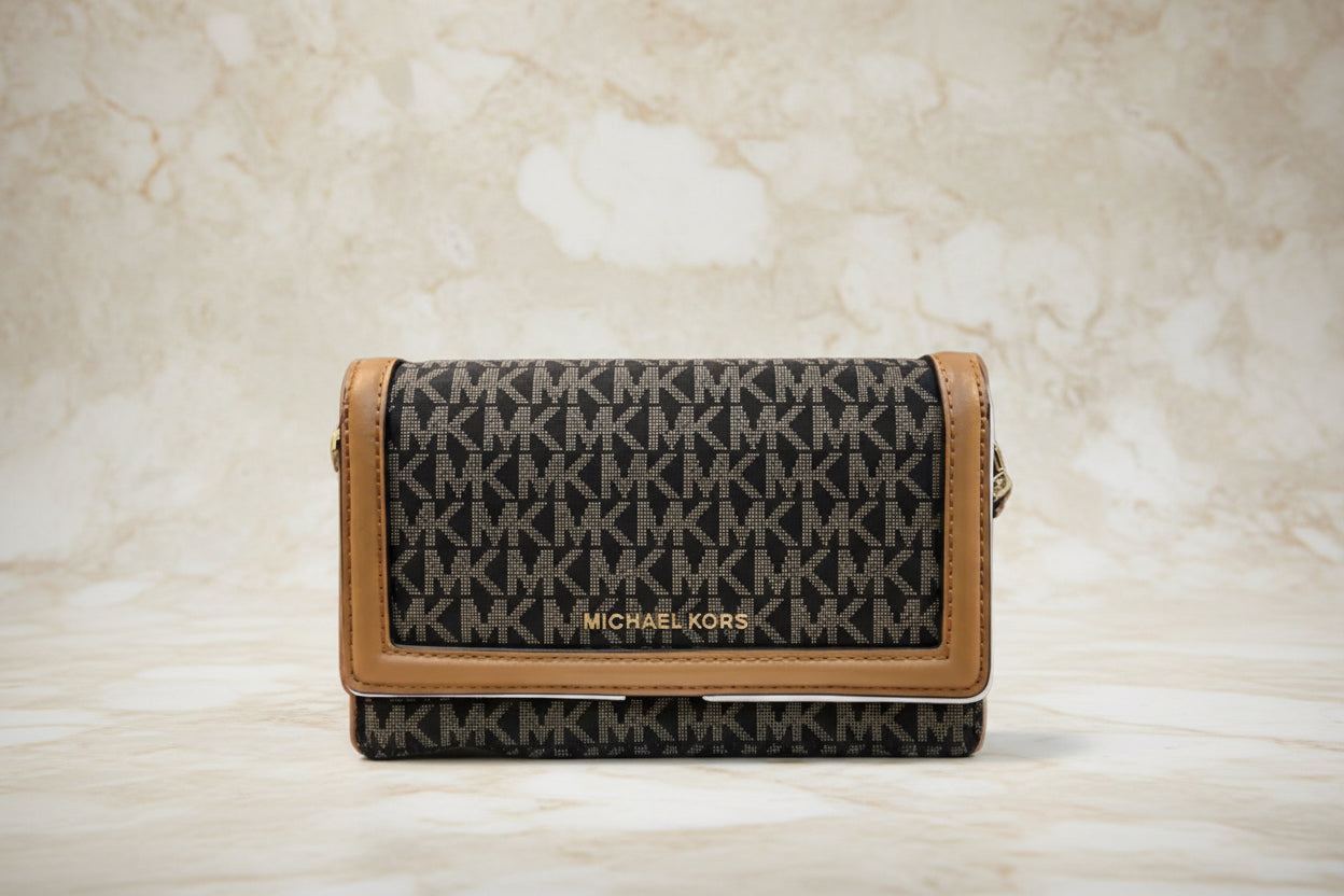 MICHAEL KORS JET SET LOGO SMARTPHONE CROSSBODY BAG- BROWN ACORN - WOVEN
