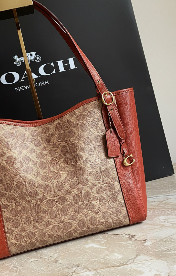 COACH ALANA ZIP TOTE IN SIGNATURE CANVAS - TAN RUST