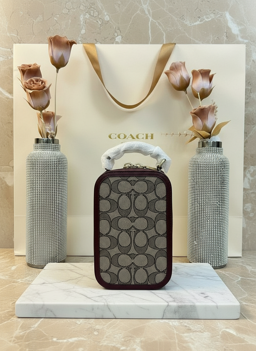 حقيبة كروسبودي للهاتف من كوتش آلي مصنوعة من قماش الجاكار المميز - خشب البلوط والقيقب (متوفرة في متجر بوتيك فرنسي)