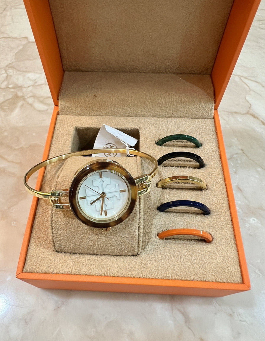 ساعة توري بورش الصغيرة ذات الأزرار القابلة للتبديل