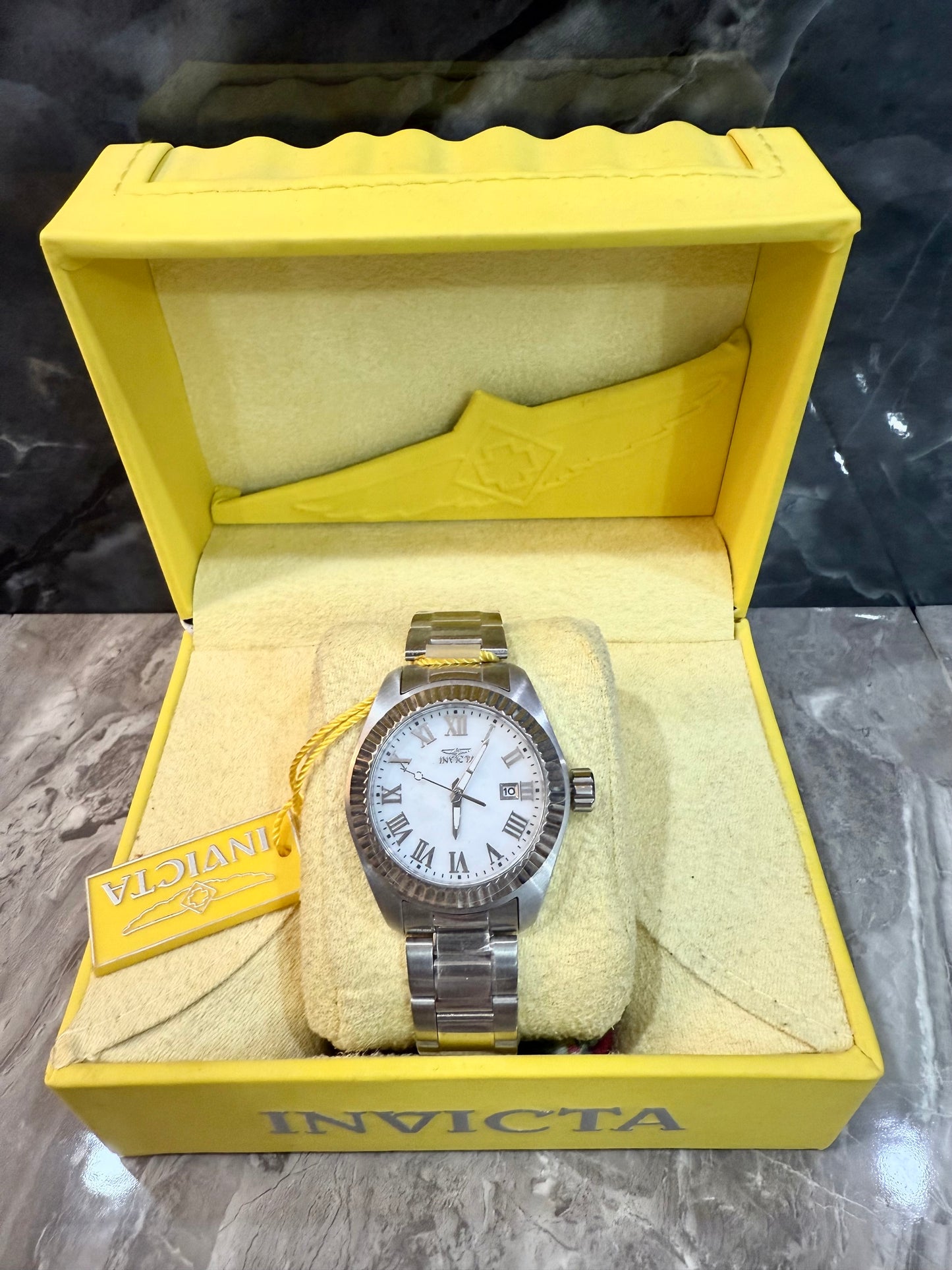 ساعة إنفيكتا - لون فضي، وجه كبير - للجنسين 