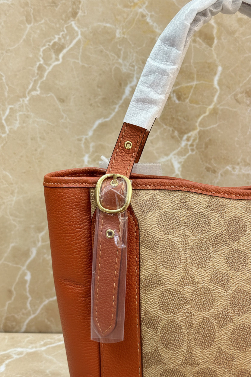 COACH ALANA ZIP TOTE IN SIGNATURE CANVAS - TAN RUST