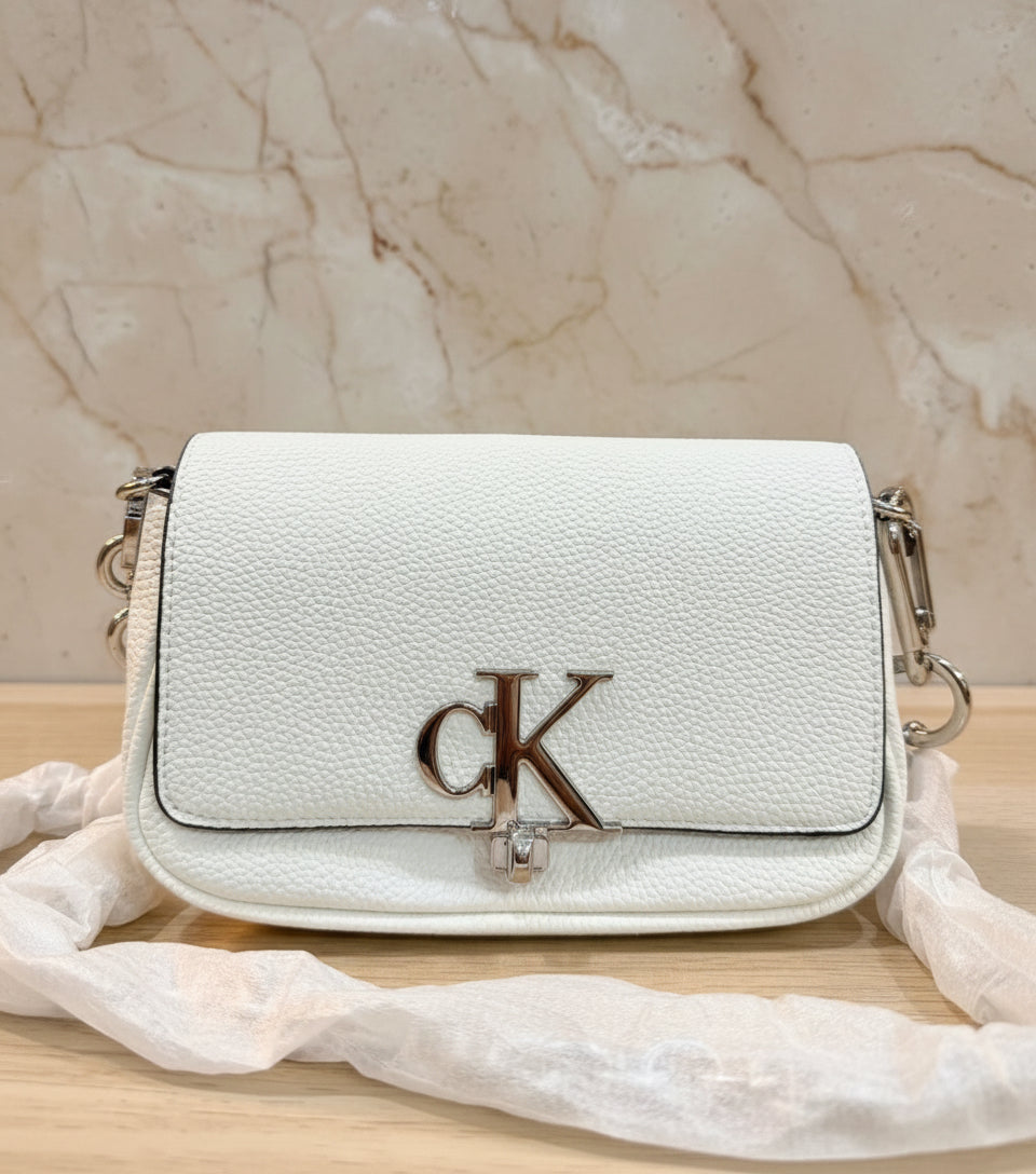 CALVIN KLEIN CHAIN CROSSBODY BAG - SILVER BIRCH
