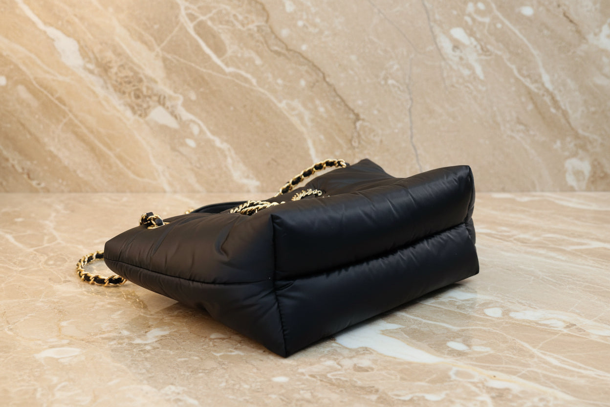 حقيبة تسوق توري بورش إيلا بوبي ذات سلسلة إغلاق مغناطيسية - أسود