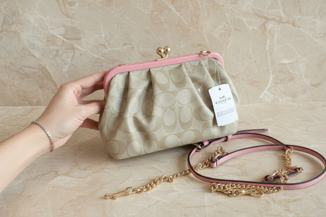 COACH NORA KISSLOCK CLUTCH/CROSSBODY IN SIGNATURE CHALK/IVORY/PINK