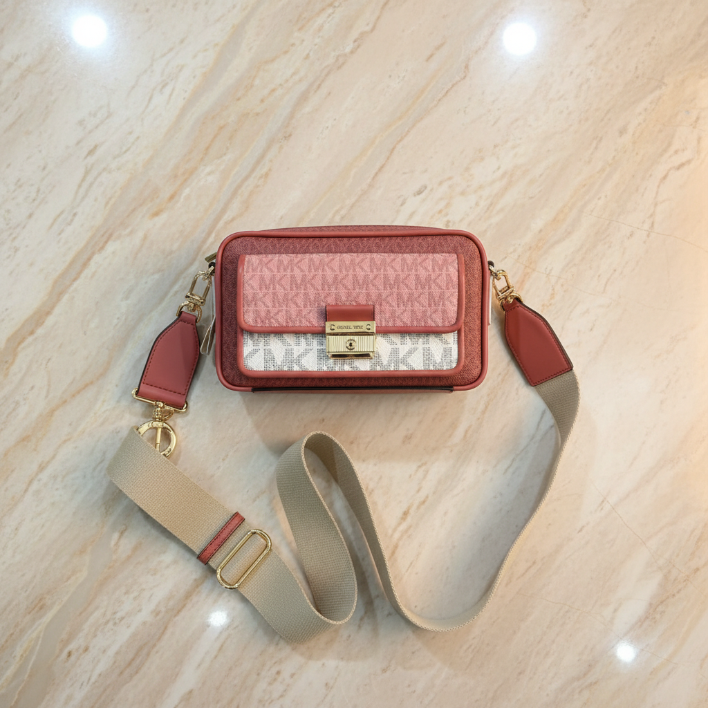 MICHAEL KORS SIGNATURE BRADSHAW POCKET CAMERA CROSSBODY BAG - CINNAMON MULTI ( BOUTIQUE STORE )