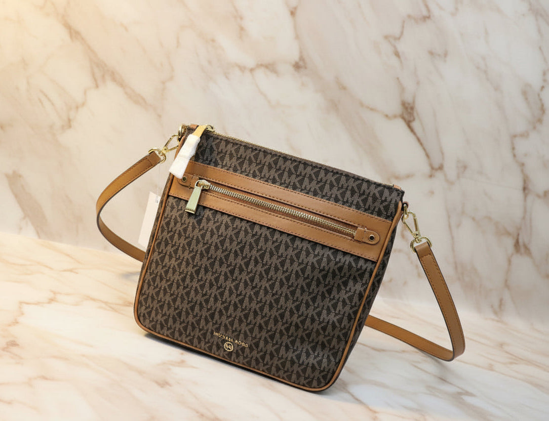 MICHAEL KORS CHARM NORTH/SOUTH CROSSBODY