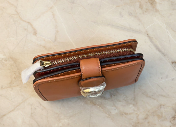 SALE ‼️‼️COACH TABBY MEDIUM BIFOLD CORNER ZIP COIN ( FROM BOUTIQUE STORE ) WITH CREASE -