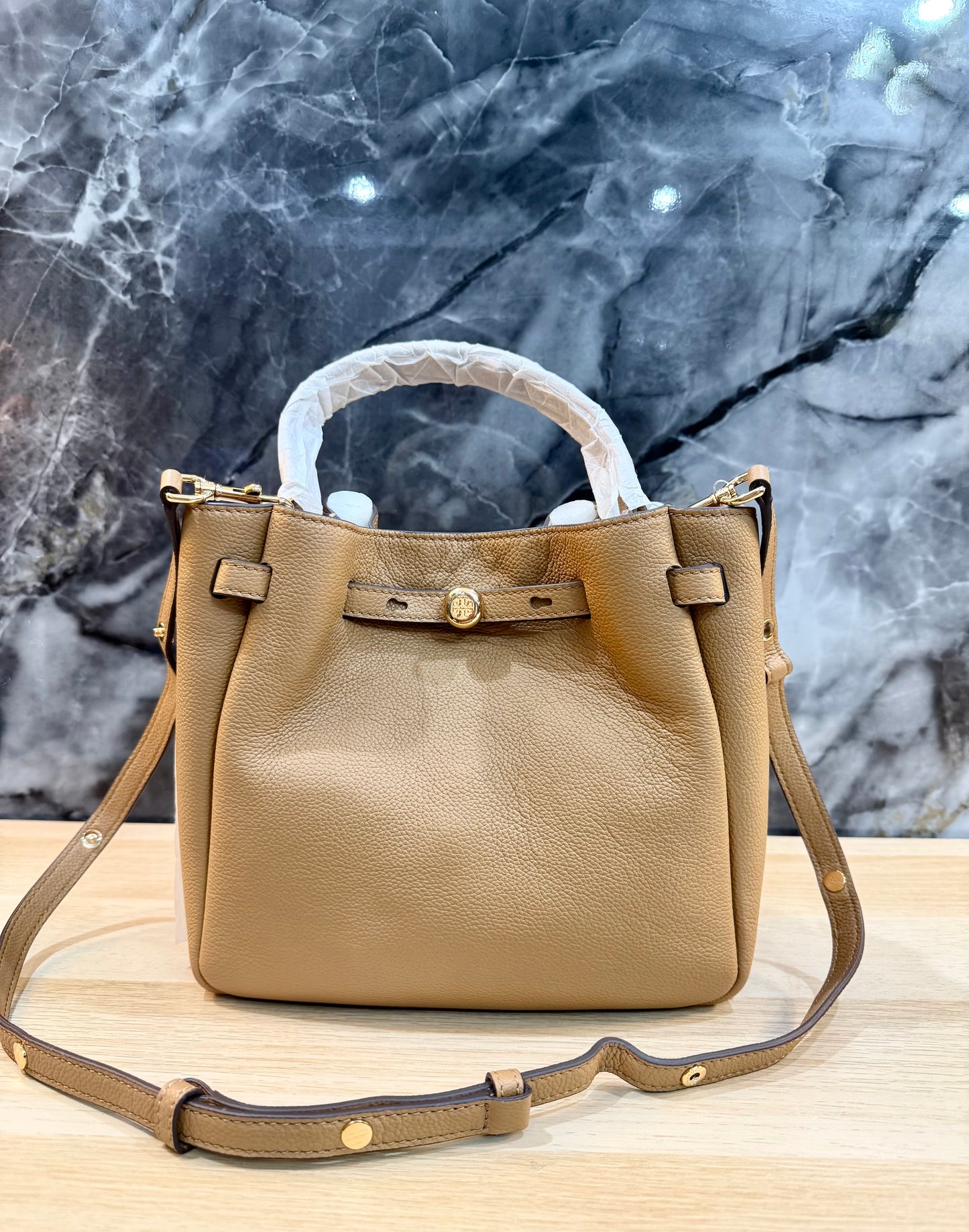 SALE!!! WITH CREASE IN FRONT DUE TO CARGO HANDLING - TORY BURCH SMALL ROMY BUCKET - BROWN