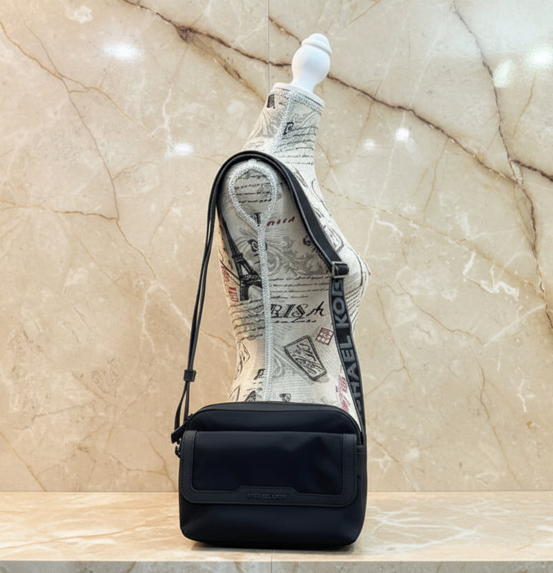 MICHAEL KORS LAUTNER MEDIUM FLAP MESSENGER - NYLON - BLACK
