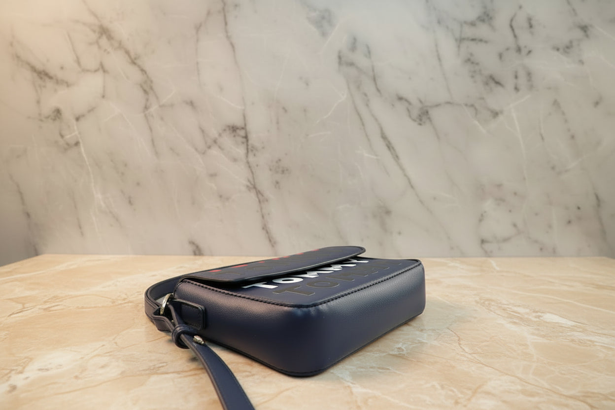 TOMMY HILFIGER FLAP CROSSBODY
