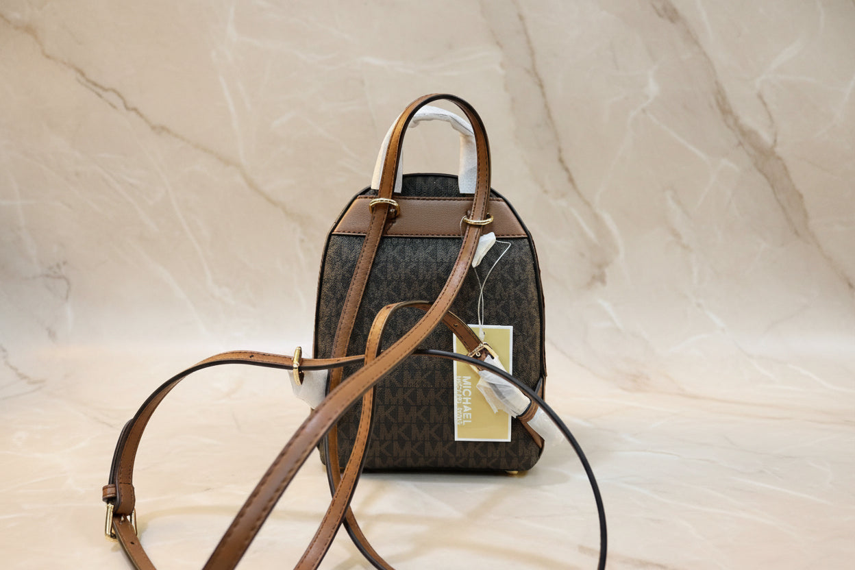 حقيبة ظهر مايكل كورس جايسي مقاس XS، لون بني مميز