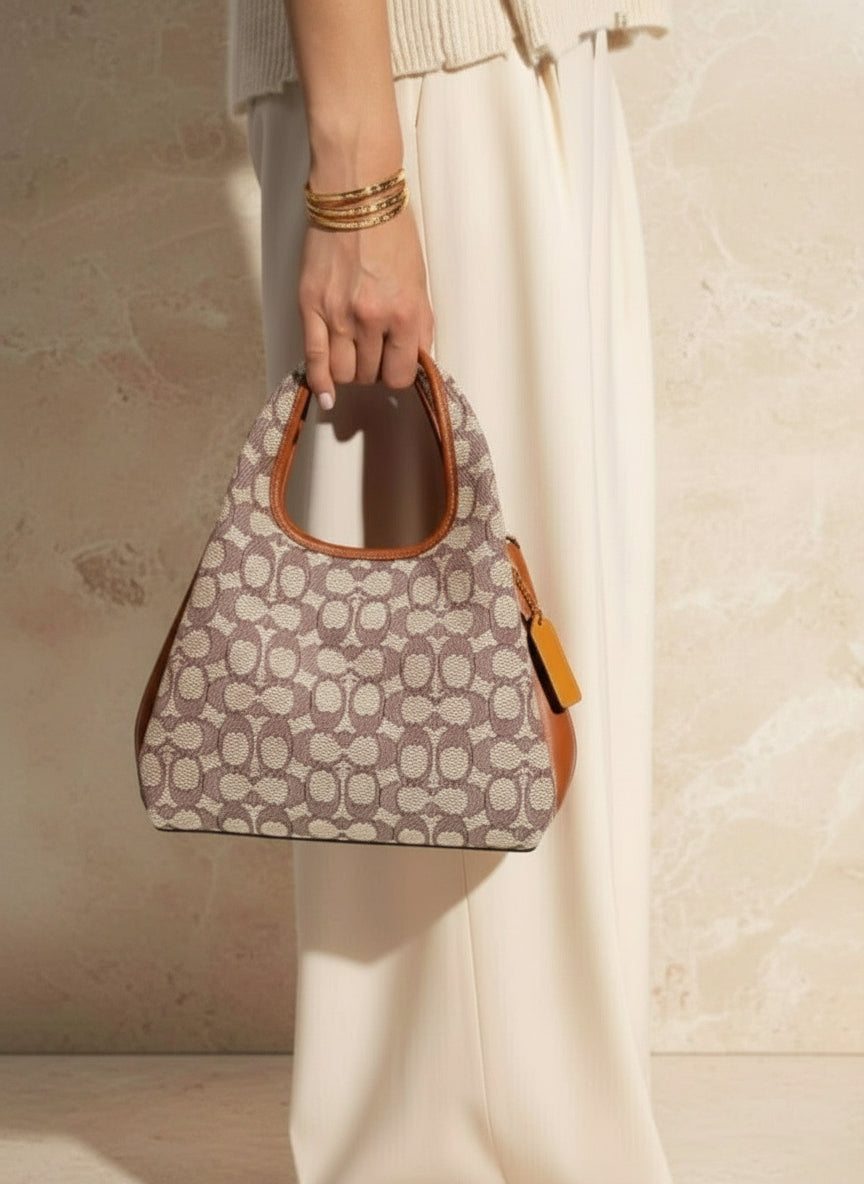 كوتش لانا بتوقيع جاكار