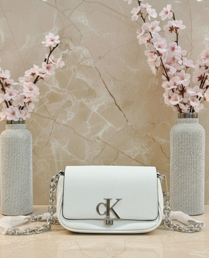 CALVIN KLEIN CHAIN CROSSBODY BAG - SILVER BIRCH