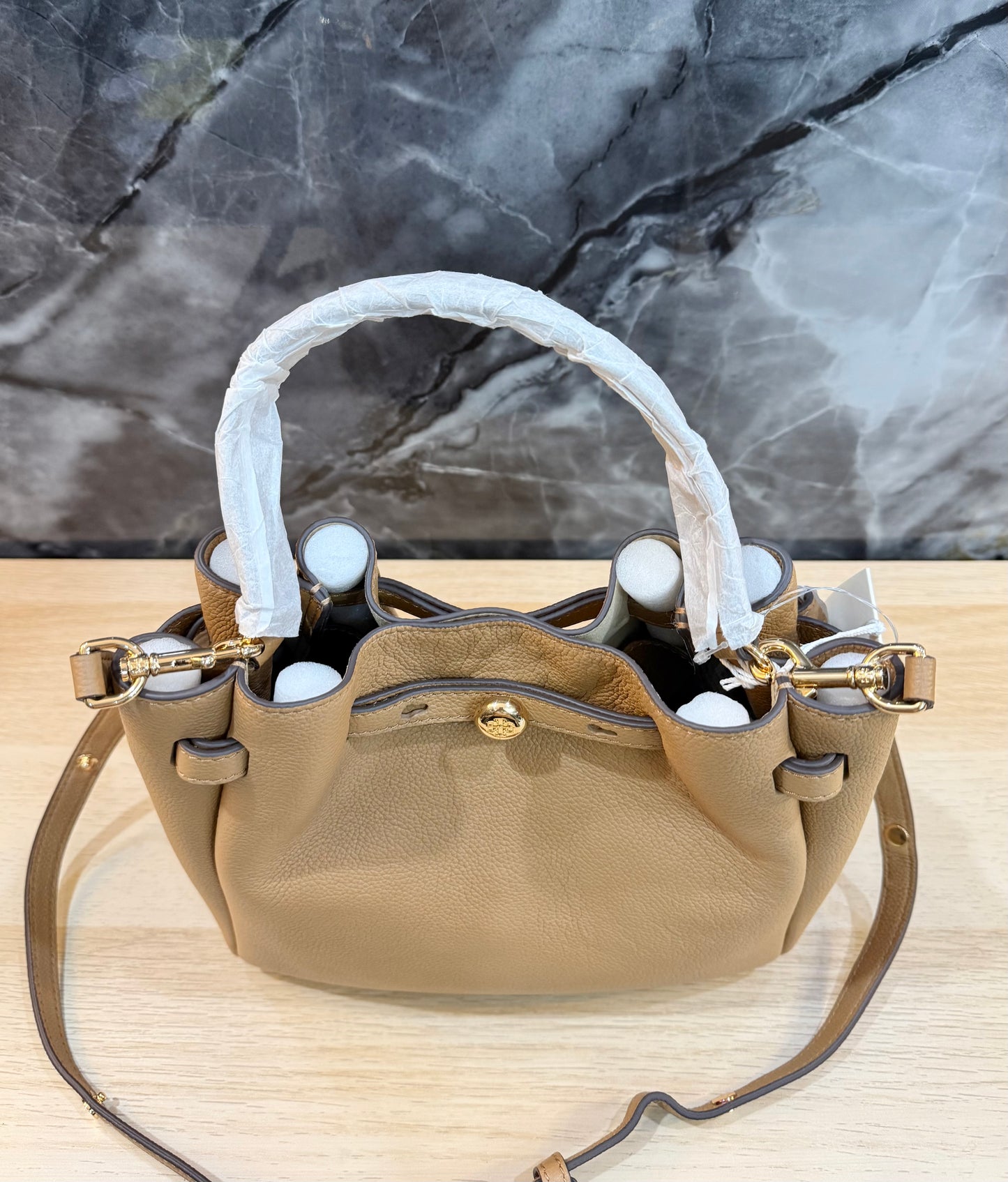 SALE!!! WITH CREASE IN FRONT DUE TO CARGO HANDLING - TORY BURCH SMALL ROMY BUCKET - BROWN