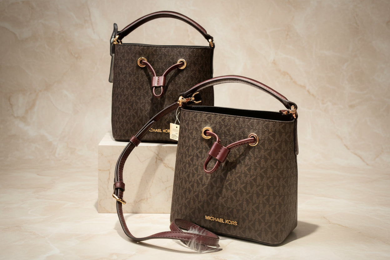 MICHAEL KORS SURI BUCKET IN SIGNATURE CANVAS