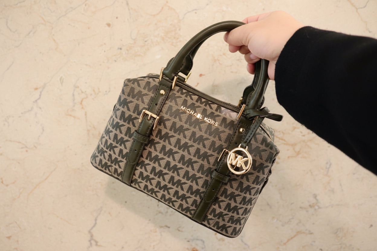 MICHAEL KORS GINGER SIGNATURE SMALL DUFFLE BAG - OLIVE GREEN