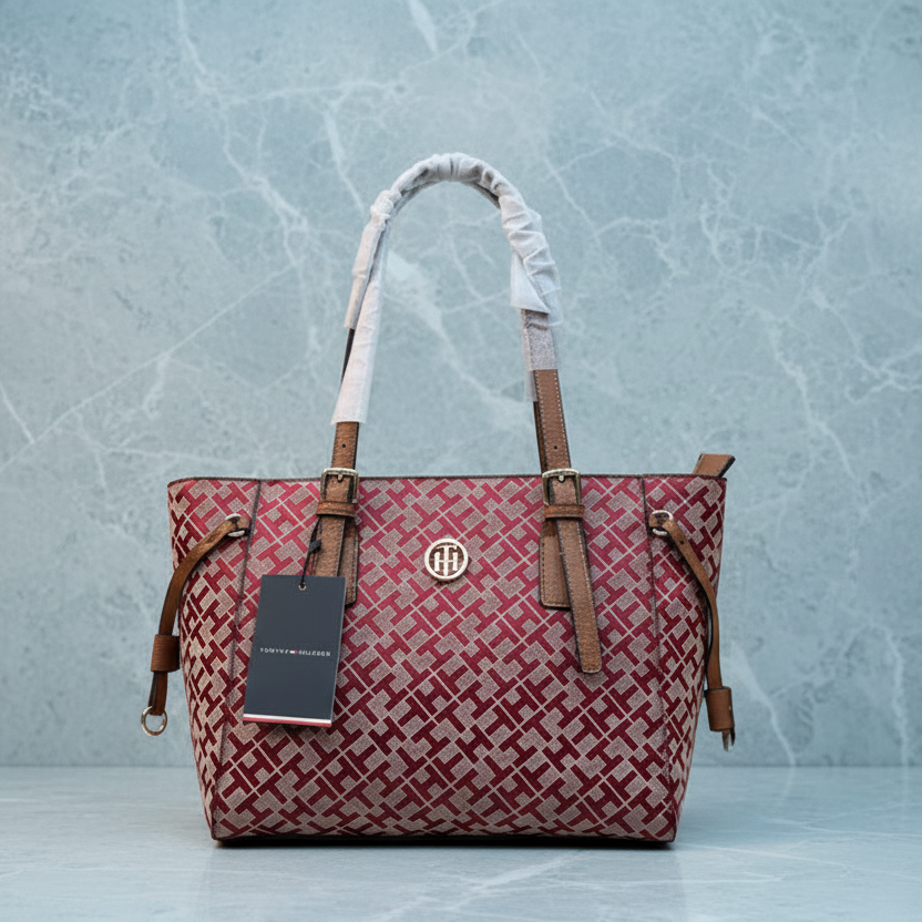 حقيبة تومي هيلفيغر