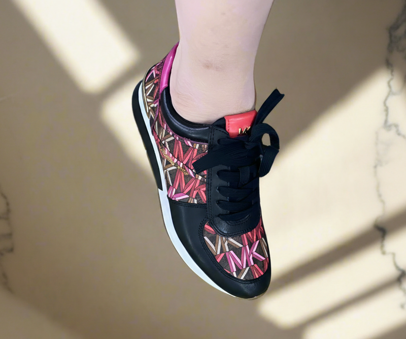 MICHAEL KORS TRAINER SHOES SIZE 5.5 CAN FIT TO SIZE 5