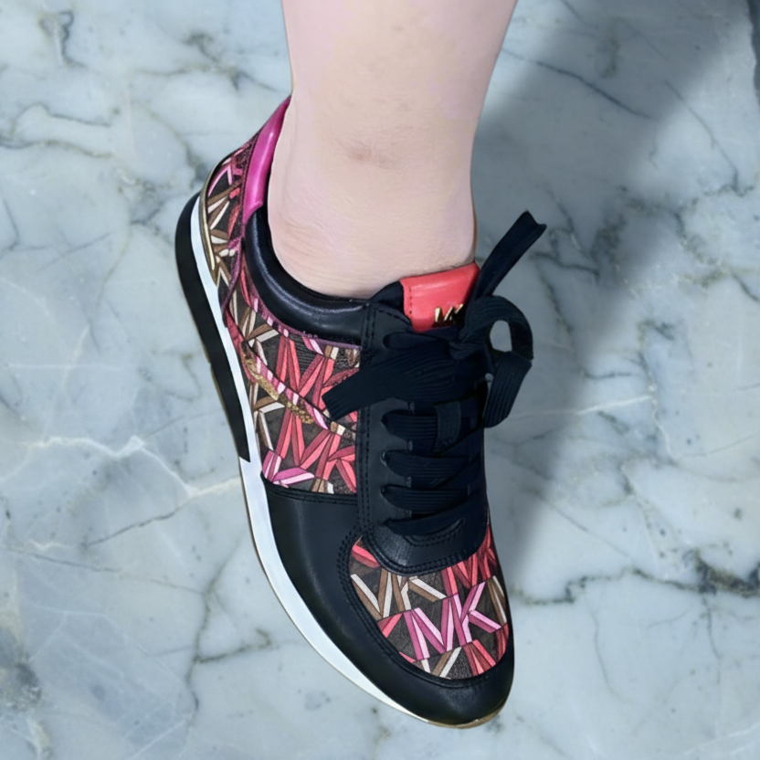 MICHAEL KORS TRAINER SHOES SIZE 5.5 CAN FIT TO SIZE 5