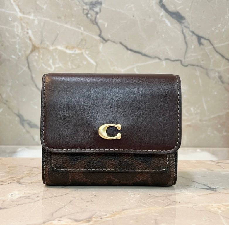 COACH MILA SMALL TRIFOLD WALLET - MAPLE COLOR SIGNATURE