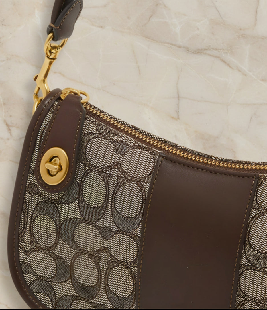 تخفيضات هائلة! ‼️‼️ حقيبة يد من قماش الجاكار من ماركة كوتش - بدون بطاقة السعر